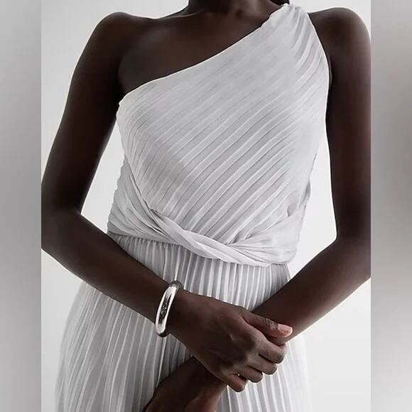 [Express] Oyster Mushroom Twist Front Pleated One-Shoulder Maxi Dress NWT Sz XL - Picture 2 of 12